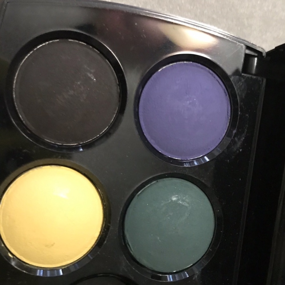 Brand new authentic Chanel Eyeshadow Les 4 Ombres